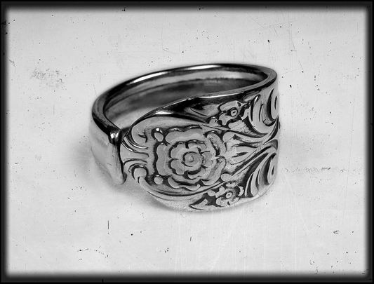 Lions Flower •  Spoon Ring